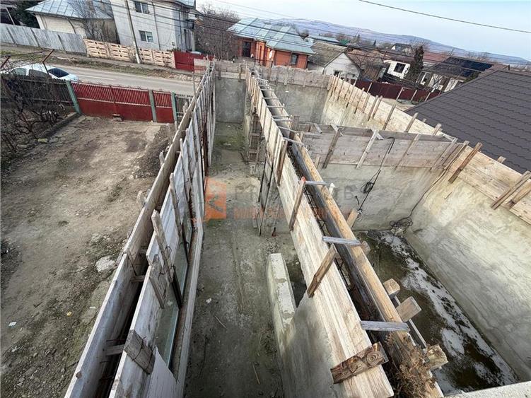 Casă individuală cu 4 camere cu Canalizare în Stâlpu