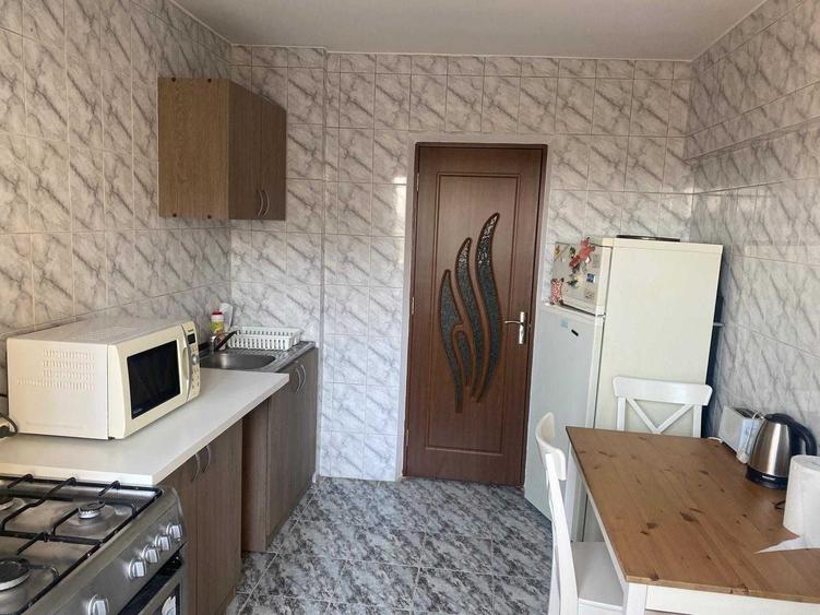 Apartament cu 3 camere decomandat în Dobroești