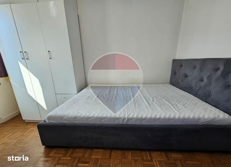 Apartament cu 3 camere semidecomandat în Central