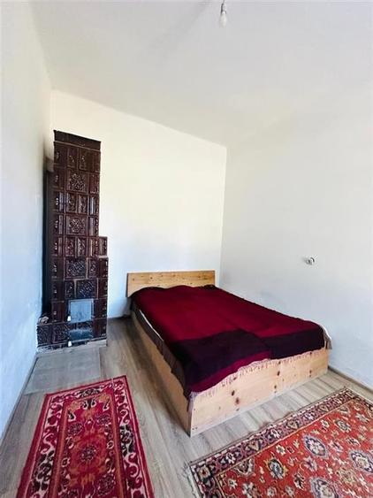 Casă individuală cu 11 camere cu Canalizare în 1 Mai