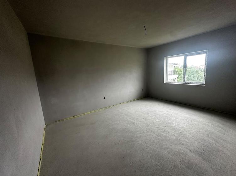 Casă individuală cu 5 camere cu Canalizare în Exterior Est