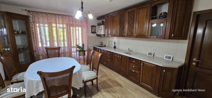 Casă cu 4 camere în Central