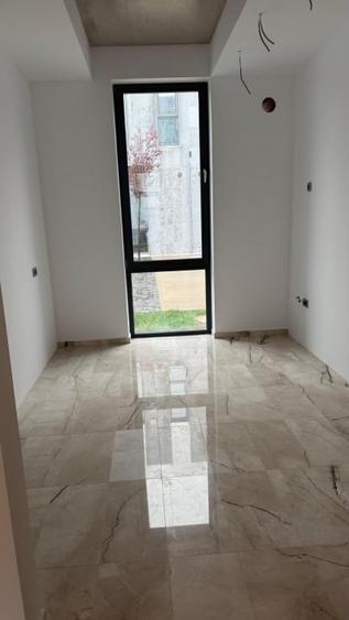Duplex cu 4 camere cu Teren 370 Mp în Central