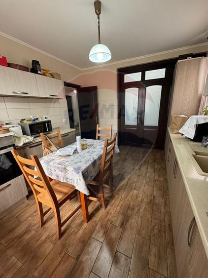 Casă individuală cu 5 camere cu Teren 1268 Mp în Nord
