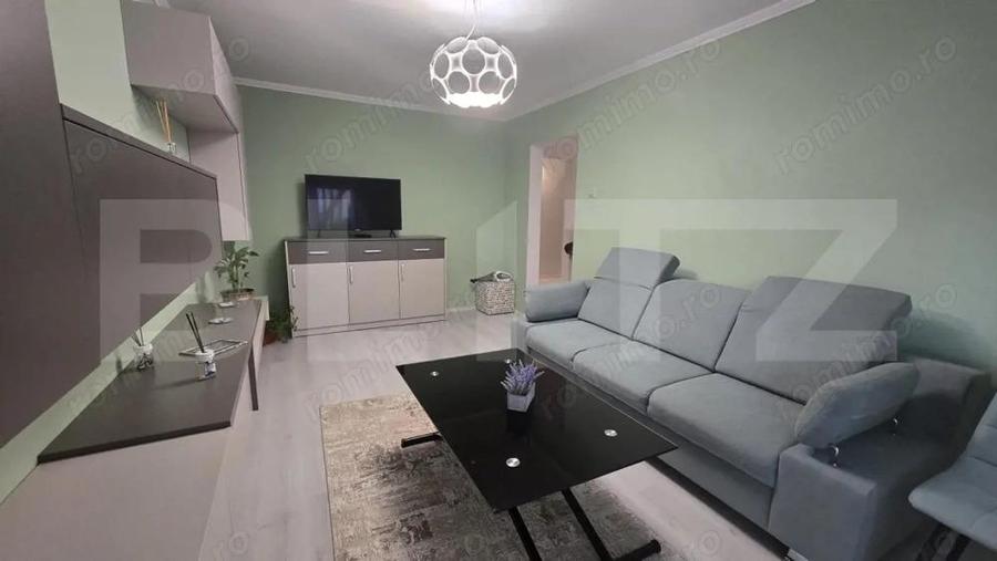 Apartament de vanzare, cu 4 camere, 78 mp, zona Micro17 - 5