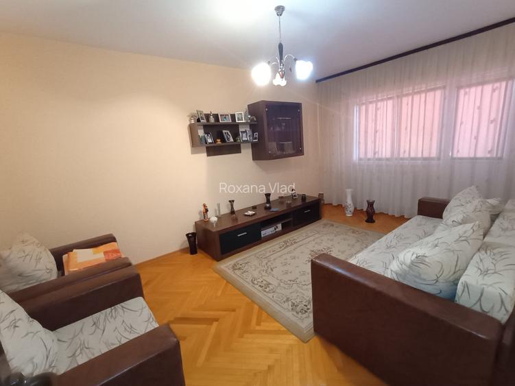 Apartament trei camere - Zona Școala Nr. 9 -84 mp Apartament trei camere - Zona Școala Nr. 9 -84 mp
