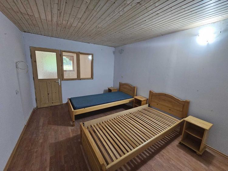 Casă cu 4 camere în Arefu