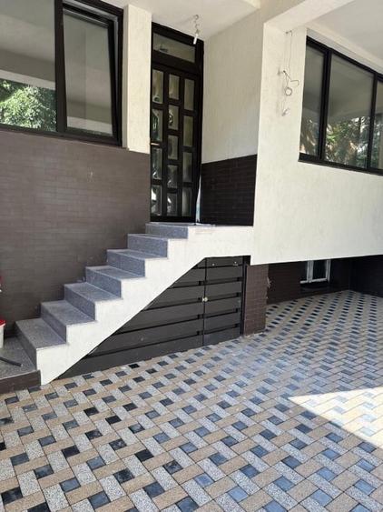 Apartament 4 Camere Pe 3 Niveluri+Curte 40 mp2 , Metrou Crangasi , Particular - 1