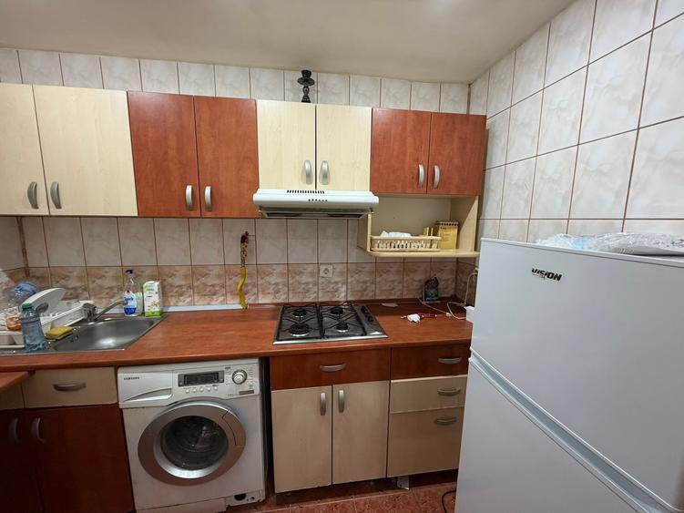 Apt 2 camere mobilate  Calea Victoriei, langa Hotel Radisson, etaj 2, bloc solid - 15