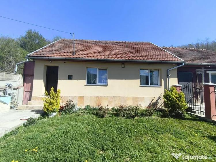 Casă cu 3 camere cu Teren 300 Mp în Muncitoresc