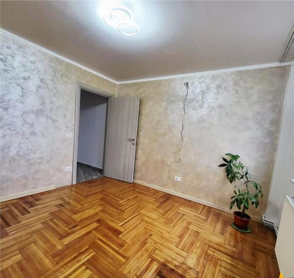 Apartament 3 camere,decomandat,renovat, suprafata generoasa, - 9