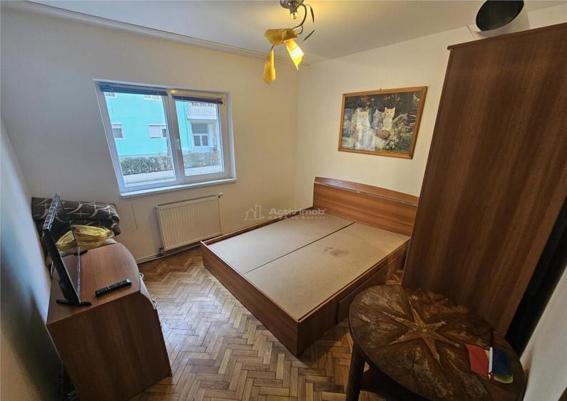 Resita, 3 Cam. Dec., Mobila Utilat, Parter Inalt, Micro 4 - 6