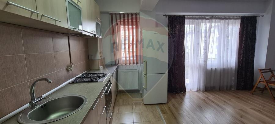 Apartament cu 3 camere de închiriat - 3