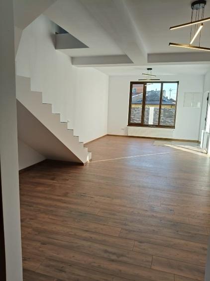 Proprietar,vând vila nouă,zona Cora Brătianu Constanța - 13