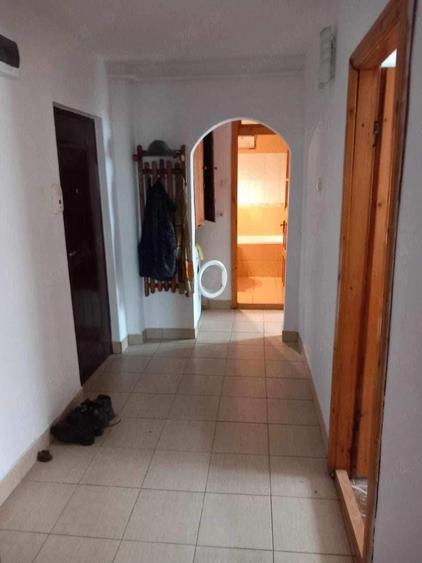 Inchiriez apartament decomandat ,mobilat si utilat, 2 camere, Bro?teni-Colegiu - 5