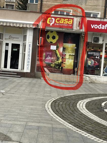 Se inchiriaza spa?iu comercial 40 mp ultracentral in Petro?ani - 1