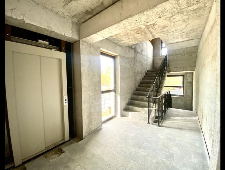 Imobil 900 mp, garaj 10 masini, lift (6 persoane) - 2