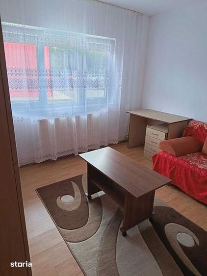 Ofer spre inchiriere ap 2 camere, decomandat, Zona 300 - 2
