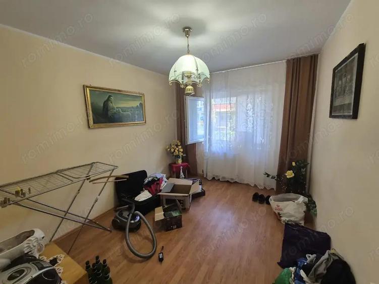 Vand apartament 3 camere Micro 4 - 6