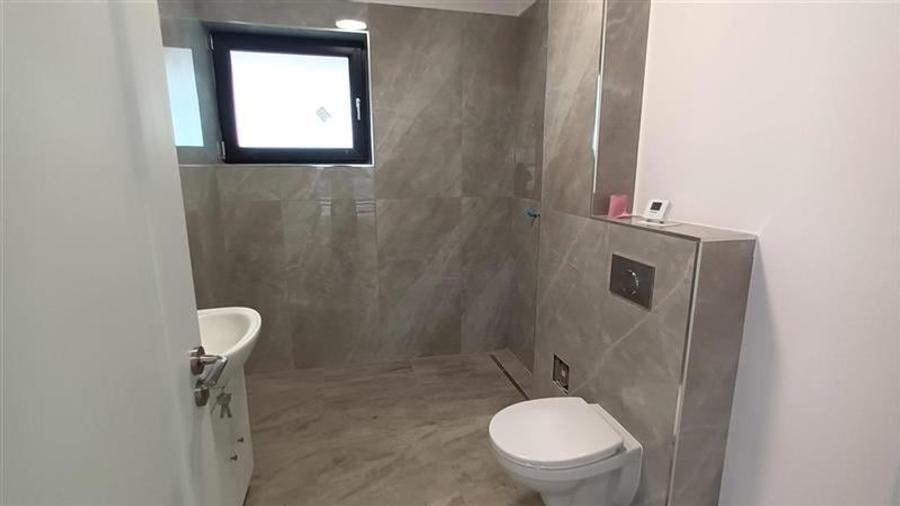 Spatiu 100 mp,ideal cabinete medicale,3 cai de acces,curent trifazic,Tractorul,B - 11