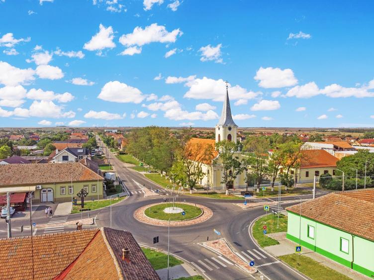 Casă de vânzare în centrul satului Dudeștii Noi - 2