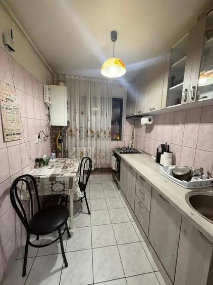 Apartament 3 camere, 51.50 mp, zona Mihai Bravu Ploie?ti - 1