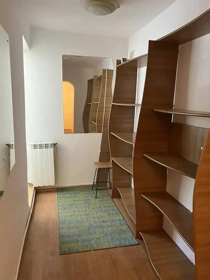 ofer spre inchiriere apartament 2 camere.,zona Bulevardul Revolutiei, etaj 1 - 5