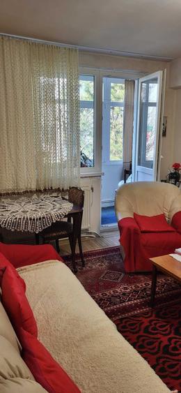 Apartament cu 4 camere semidecomandat în Central