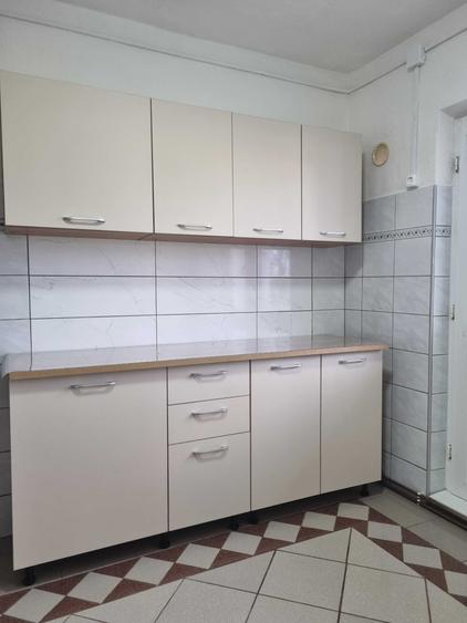 Proprietar inchiriez ap. 2 camere decomandate, zona Lipovei - I.I. de la Brad - 8
