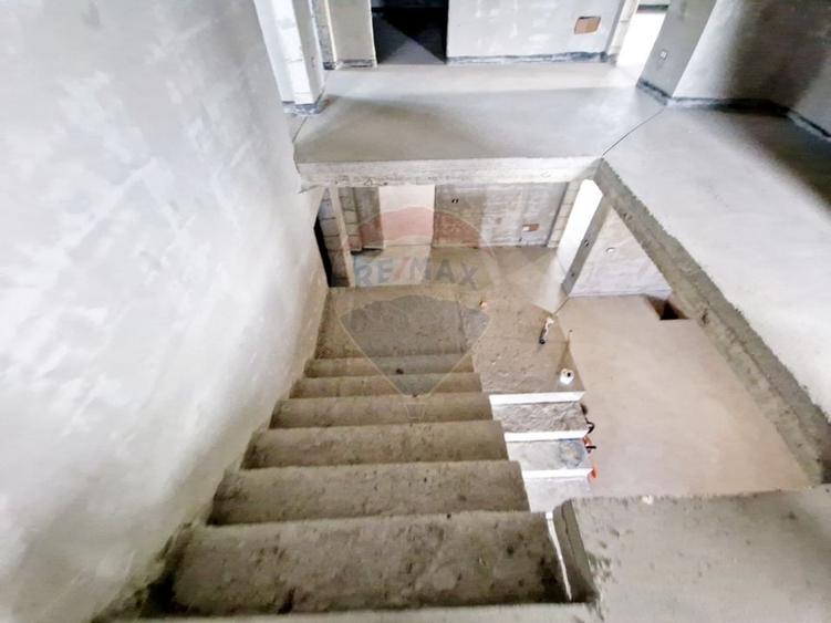 Casă spațioasă S+P+1E+M și teren generos 1664 mp - 15