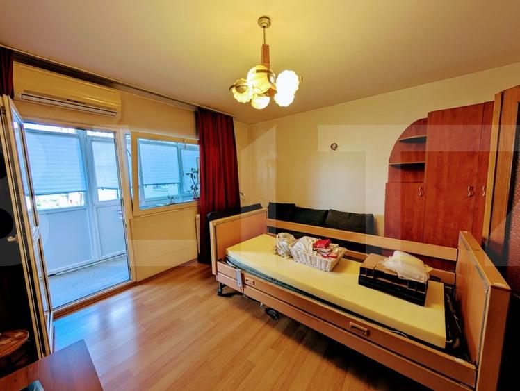 Apartament de vanzare, cu 3 camere, 65 mp, decomandat, Piata Victoriei - 1