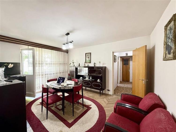 Apartament 3 camere si balcon etaj 2 Bld Mihai Viteazu - 1