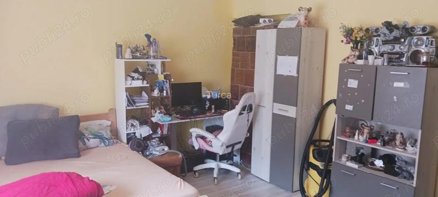 Vand casa la curte comuna Vand casa la curte comuna