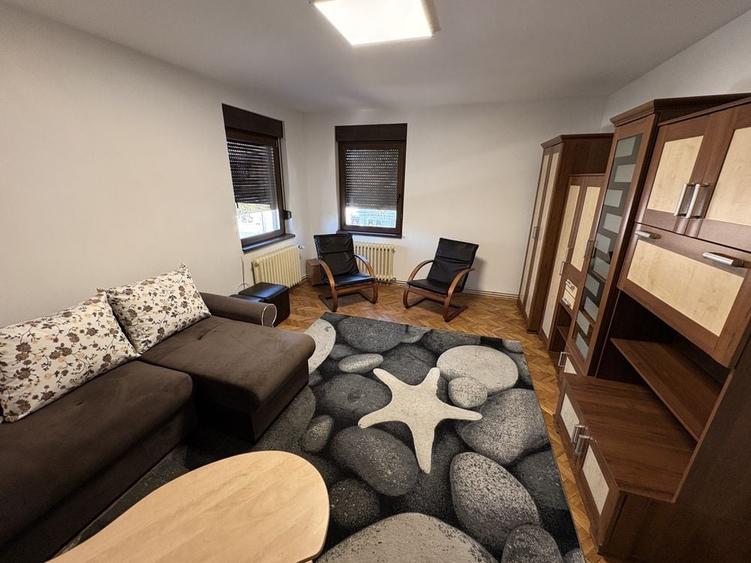 Apartament cu 3 camere decomandat în Lipovei