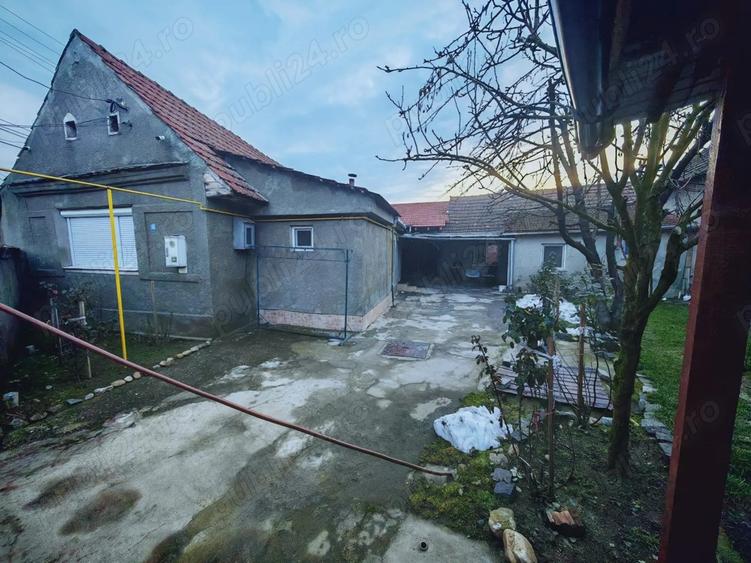 Vand proprietate cu 3 cladiri ?i curte mare - 2