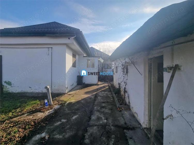 Casa de vanzare cu 4 camere si anexe in Fagaras. - 9