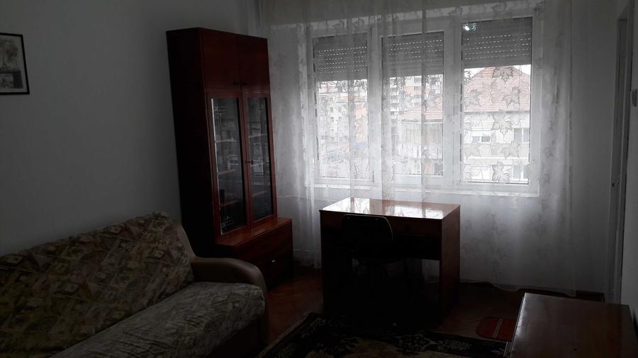 Garsonieră decomandată în Central