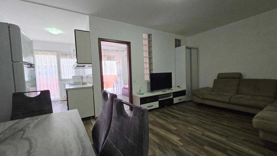 Apartament cu 3 camere nedecomandat în Nufărul