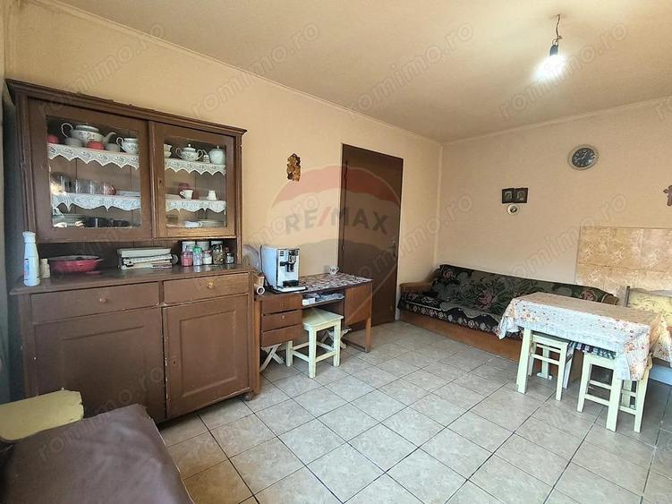 Casa saseasca 3 camere si 1400 mp teren in Brateiu - jud. Sibiu - 2