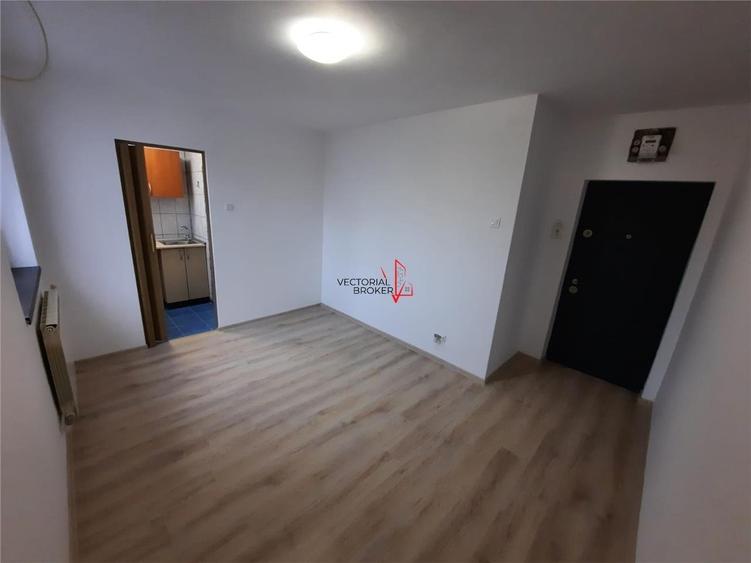 Bd. 1 Decembrie 1918 garsoniera - 4