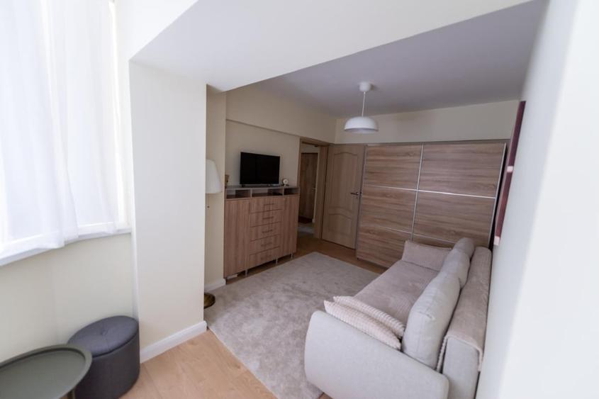 Apartament 3 camere, decomandat, 74mp, Calea Bucuresti, zona KFC - 6