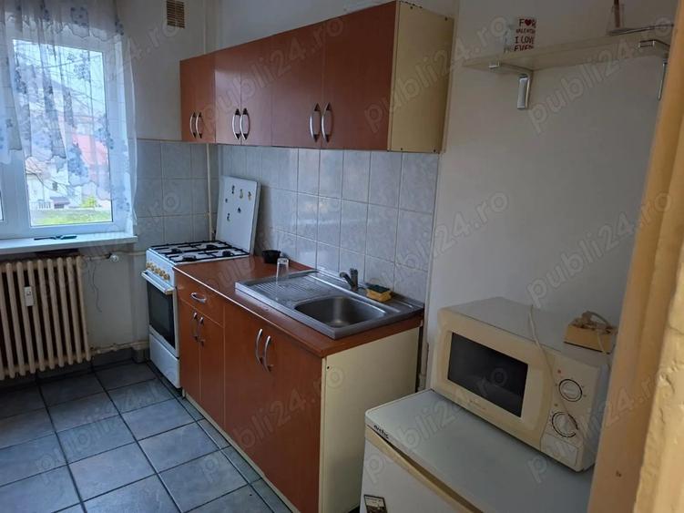 Decent si pret bun 2 cam zona Podgoria mobilat si utilat ocupabil imediat str. Traian Mosoiu - 6