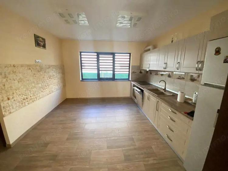 Casa cu 6 camere, 240 mp utili, 3 bai, curte 100 mp, panouri fotovoltaice, Tauti - 10