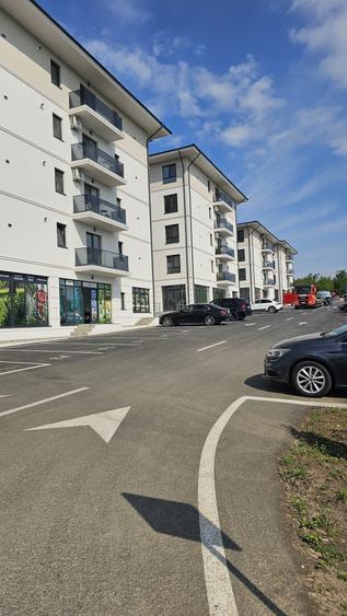 Spatiu comercial 52.5 mp pentru activitati de servicii sau birou - 1