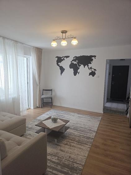 Apartament cu 4 camere decomandat în Central