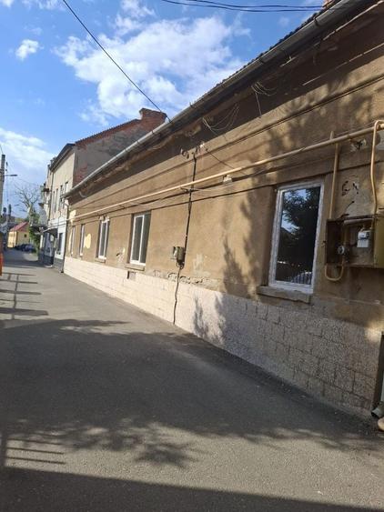 Vand imobil situat in centrul orasului. - 2
