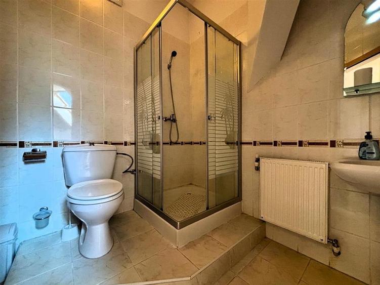 Vila Impunatoare cu Piscina pentru Familie sau Investitie Turistica - 32