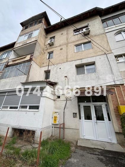 Vand Apartament 3 camere decomandat etaj 3, strada Maramures - 2