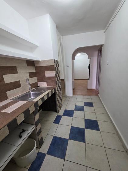 Sos Colentina intersectie Fundeni, bloc reabilitat, stradal, vedere spate, - 2