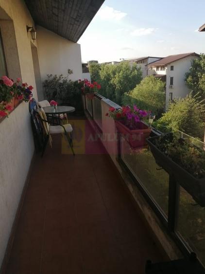 Apartament cu 3 camere semidecomandat în Bragadiru